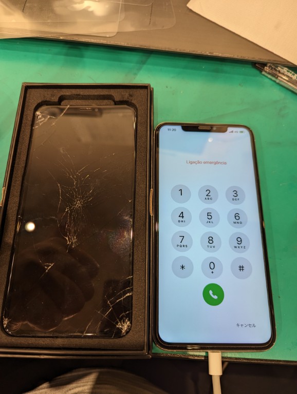 iPhoneXSMaxの画面修理は【スマホ修理工房北千住マルイ店】へ